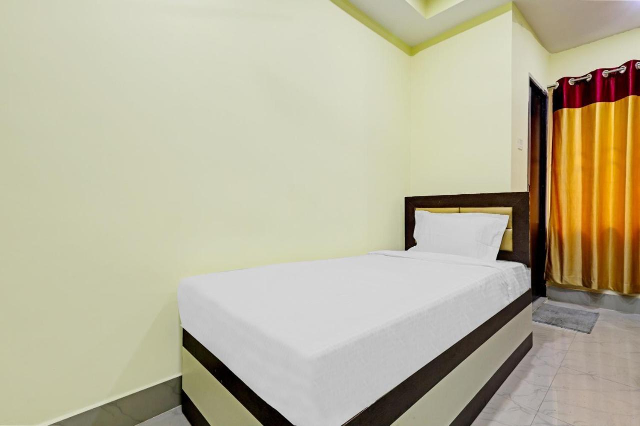 Capital O 85514 Kalpana Hotel Guwahati Dış mekan fotoğraf