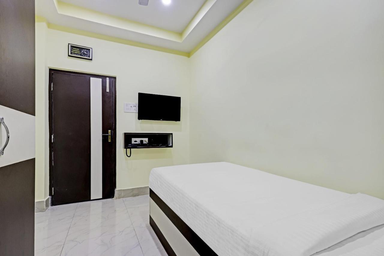 Capital O 85514 Kalpana Hotel Guwahati Dış mekan fotoğraf