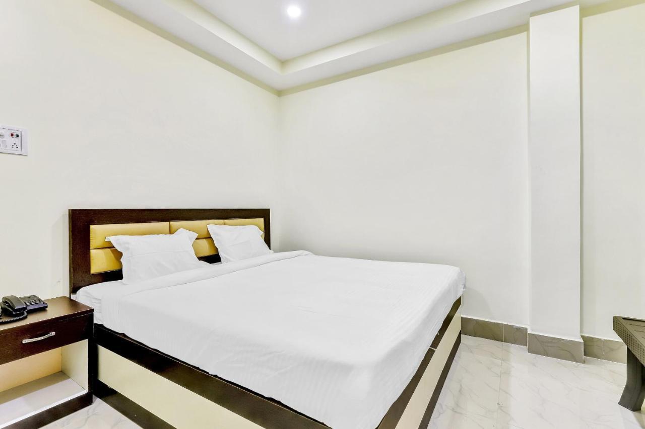 Capital O 85514 Kalpana Hotel Guwahati Dış mekan fotoğraf