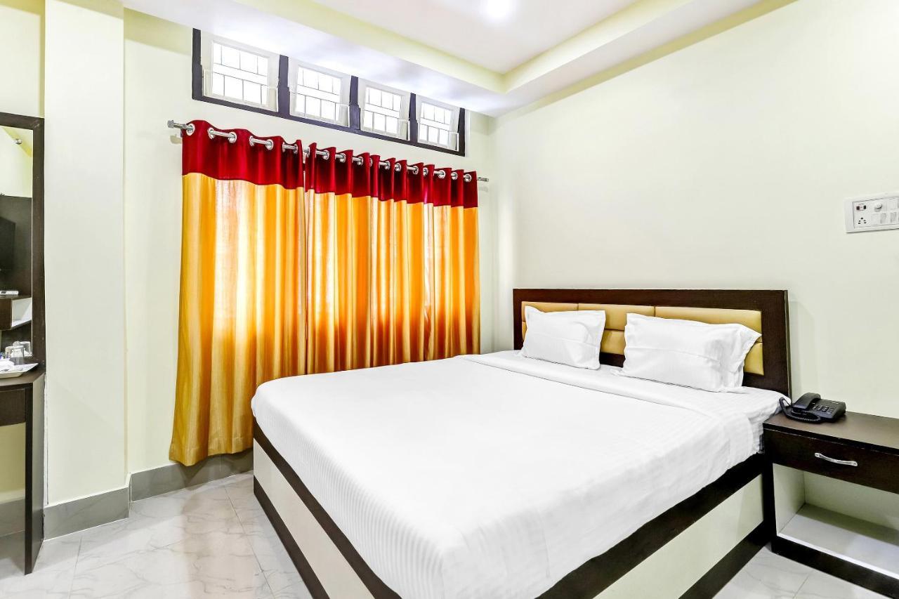 Capital O 85514 Kalpana Hotel Guwahati Dış mekan fotoğraf